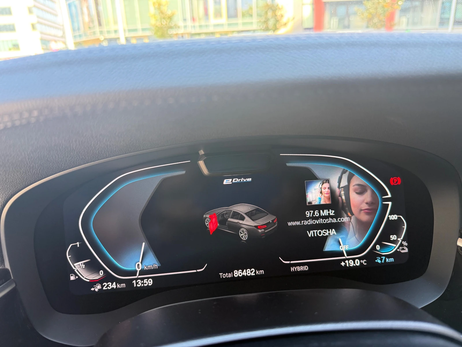 BMW 545 e xDrive M Sport plug-in-hybrid, снимка 12 - Автомобили и джипове - 53621863