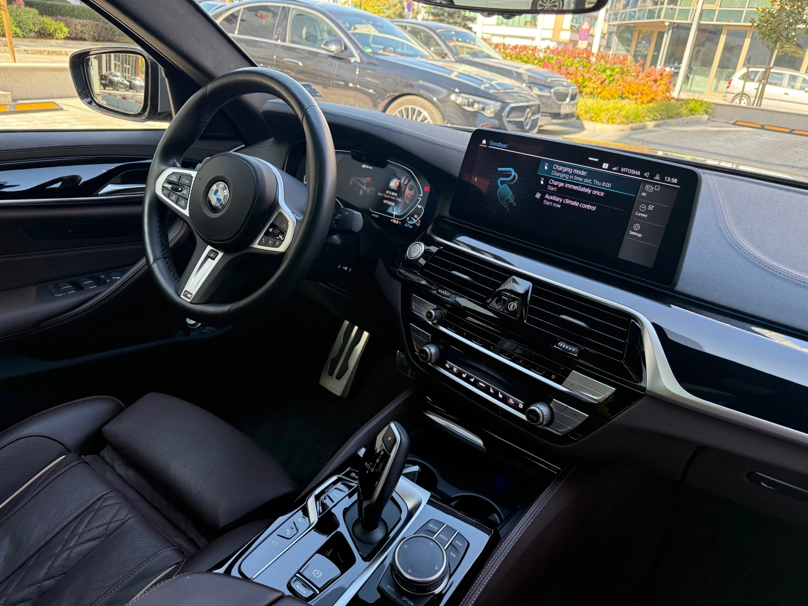 BMW 545 e xDrive M Sport plug-in-hybrid, снимка 15 - Автомобили и джипове - 53621863