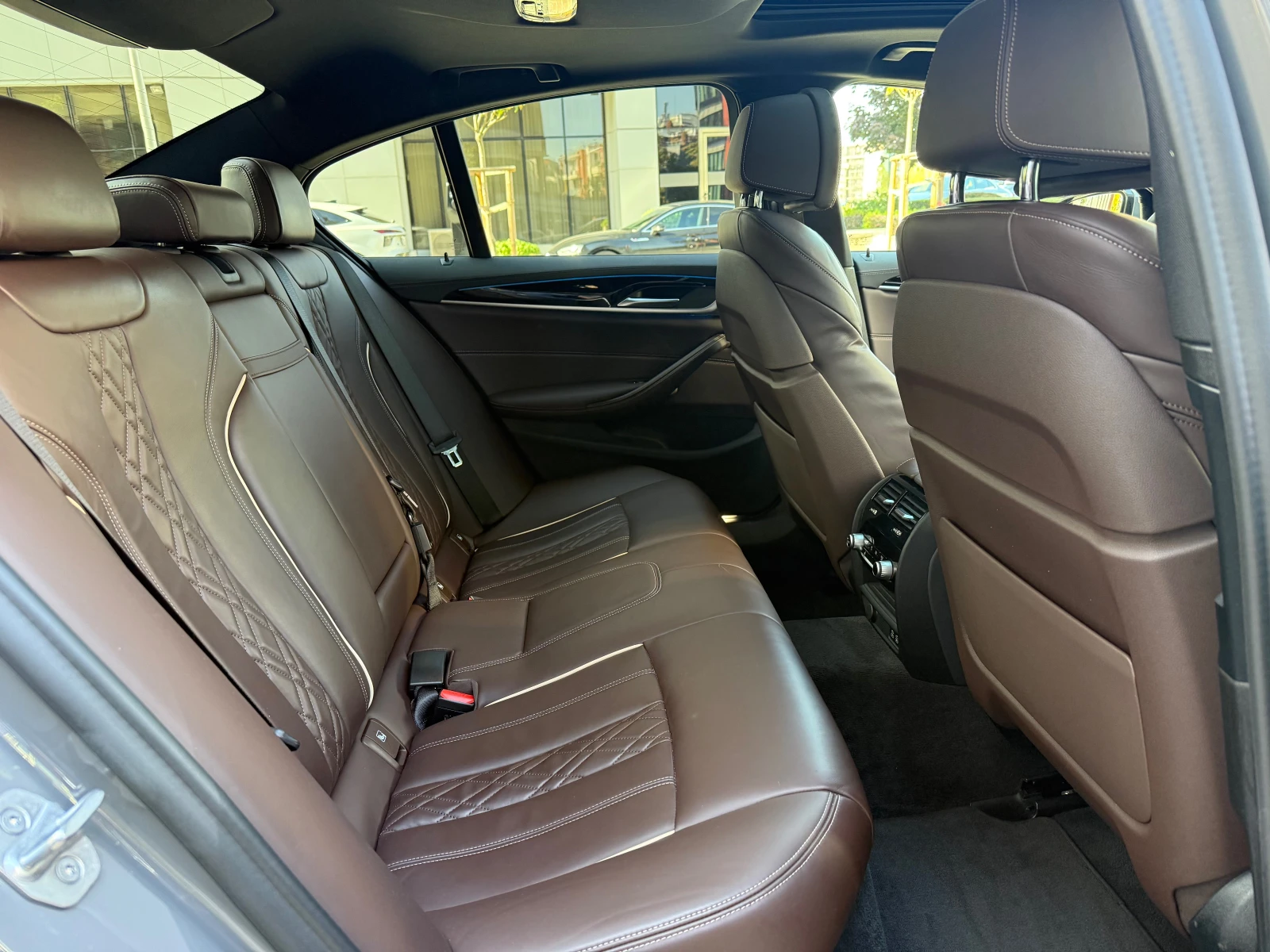 BMW 545 e xDrive M Sport plug-in-hybrid, снимка 17 - Автомобили и джипове - 53621863