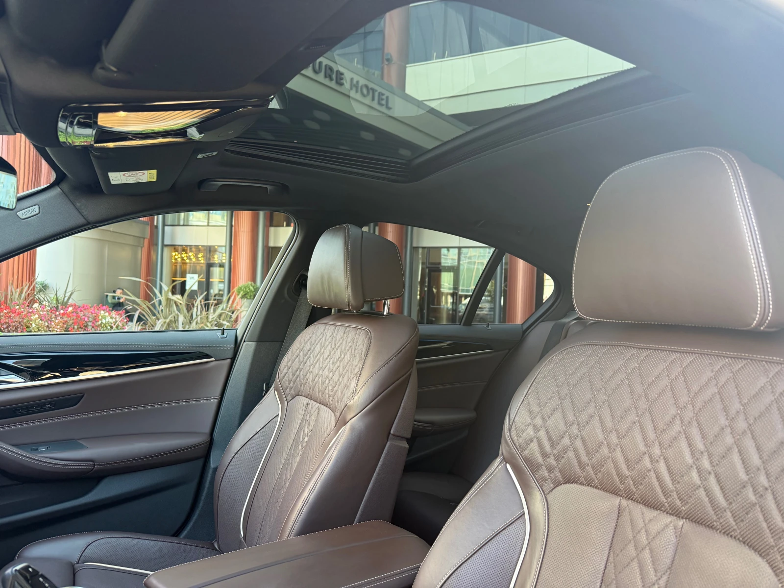 BMW 545 e xDrive M Sport plug-in-hybrid, снимка 10 - Автомобили и джипове - 53621863