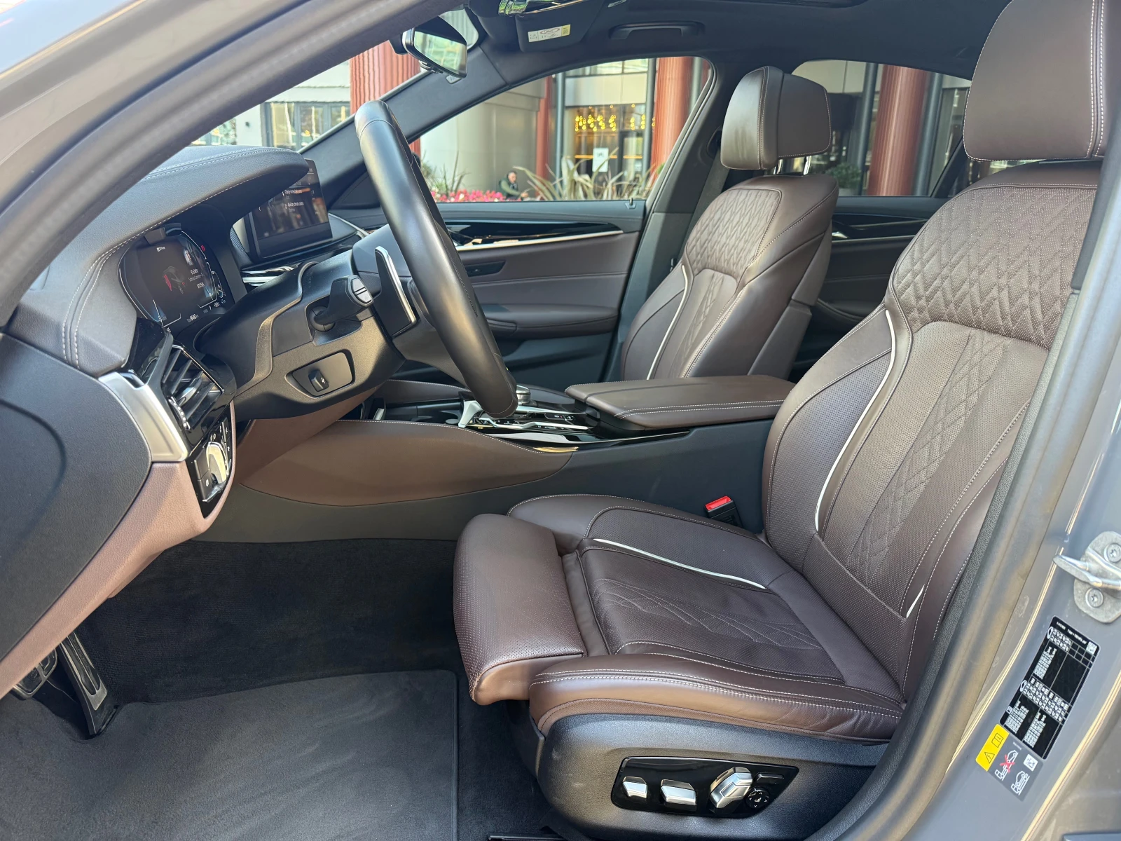 BMW 545 e xDrive M Sport plug-in-hybrid, снимка 8 - Автомобили и джипове - 53621863