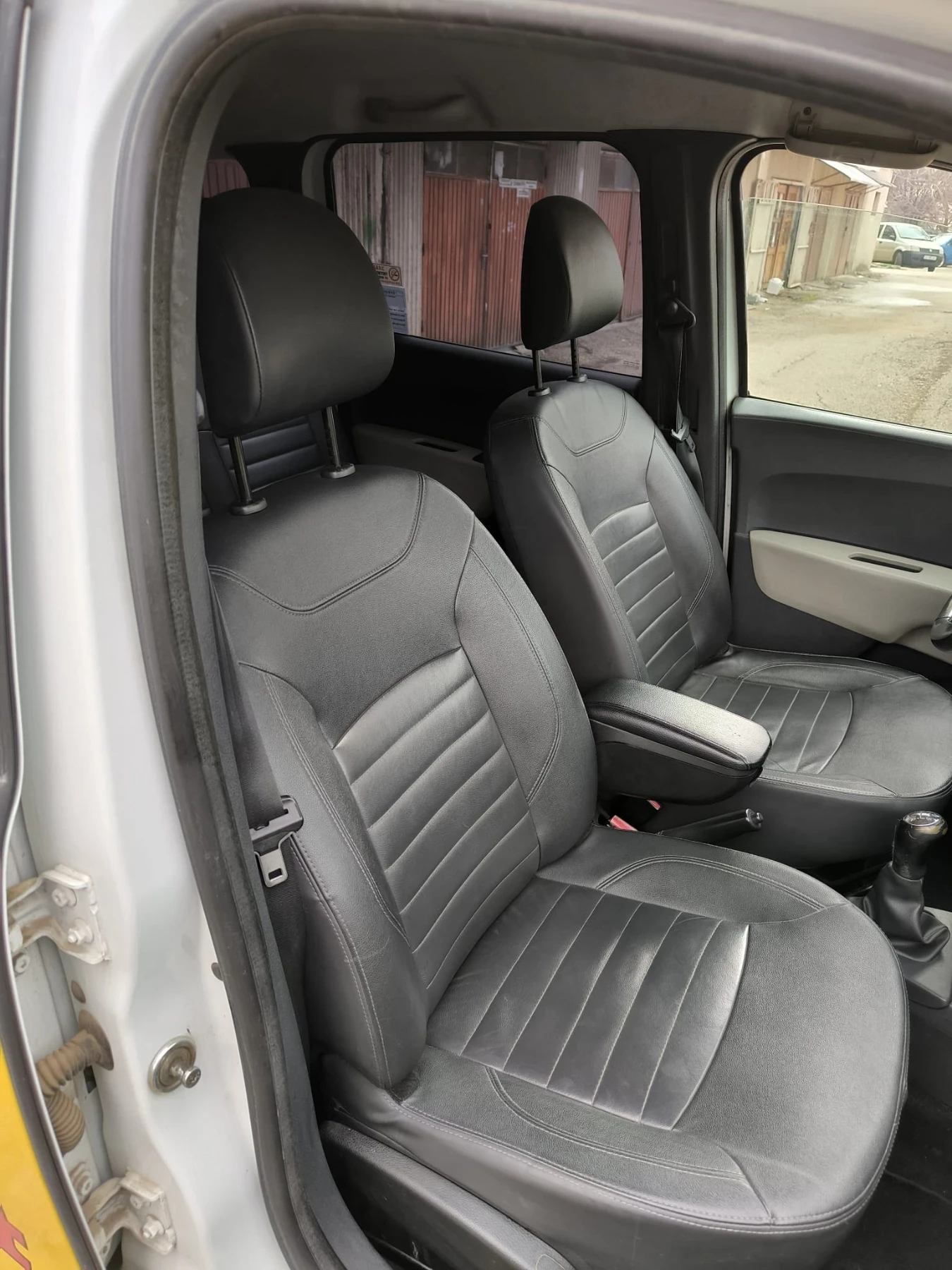 Dacia Lodgy 1.6* Газ* Клима* Кожа - изображение 6