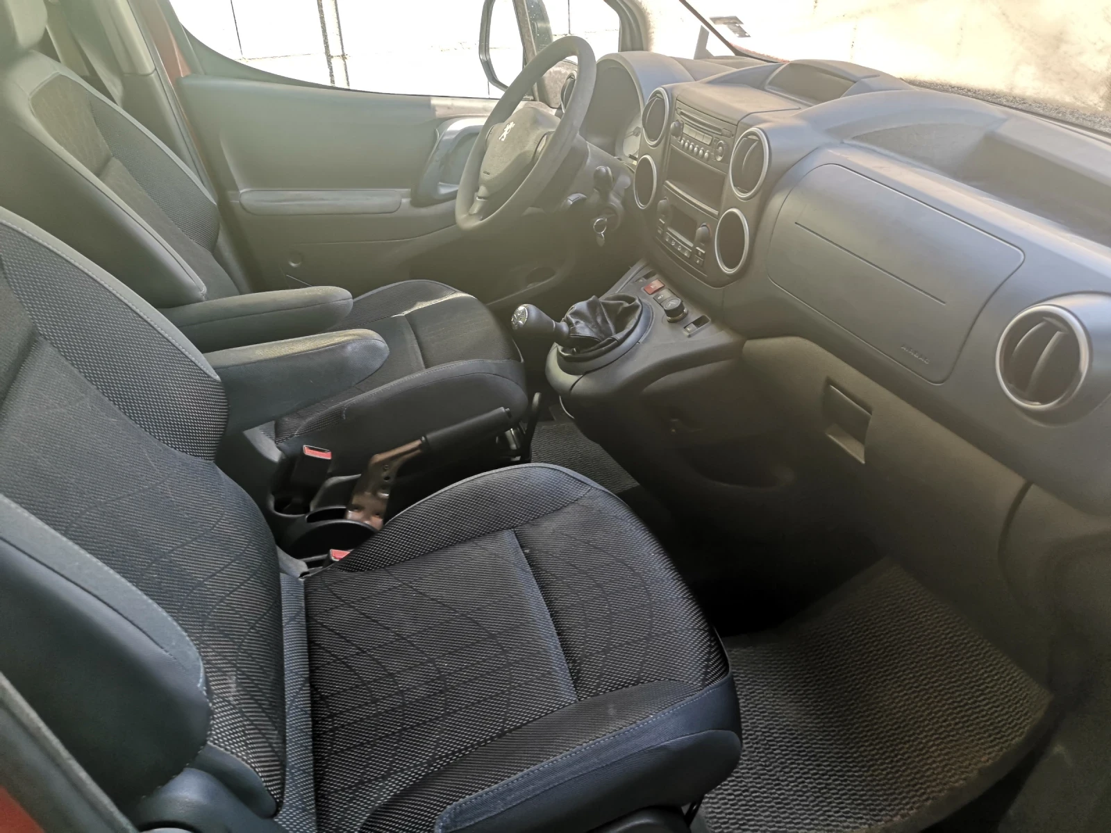 Peugeot Partner 1.6HDI, снимка 5 - Автомобили и джипове - 53953121