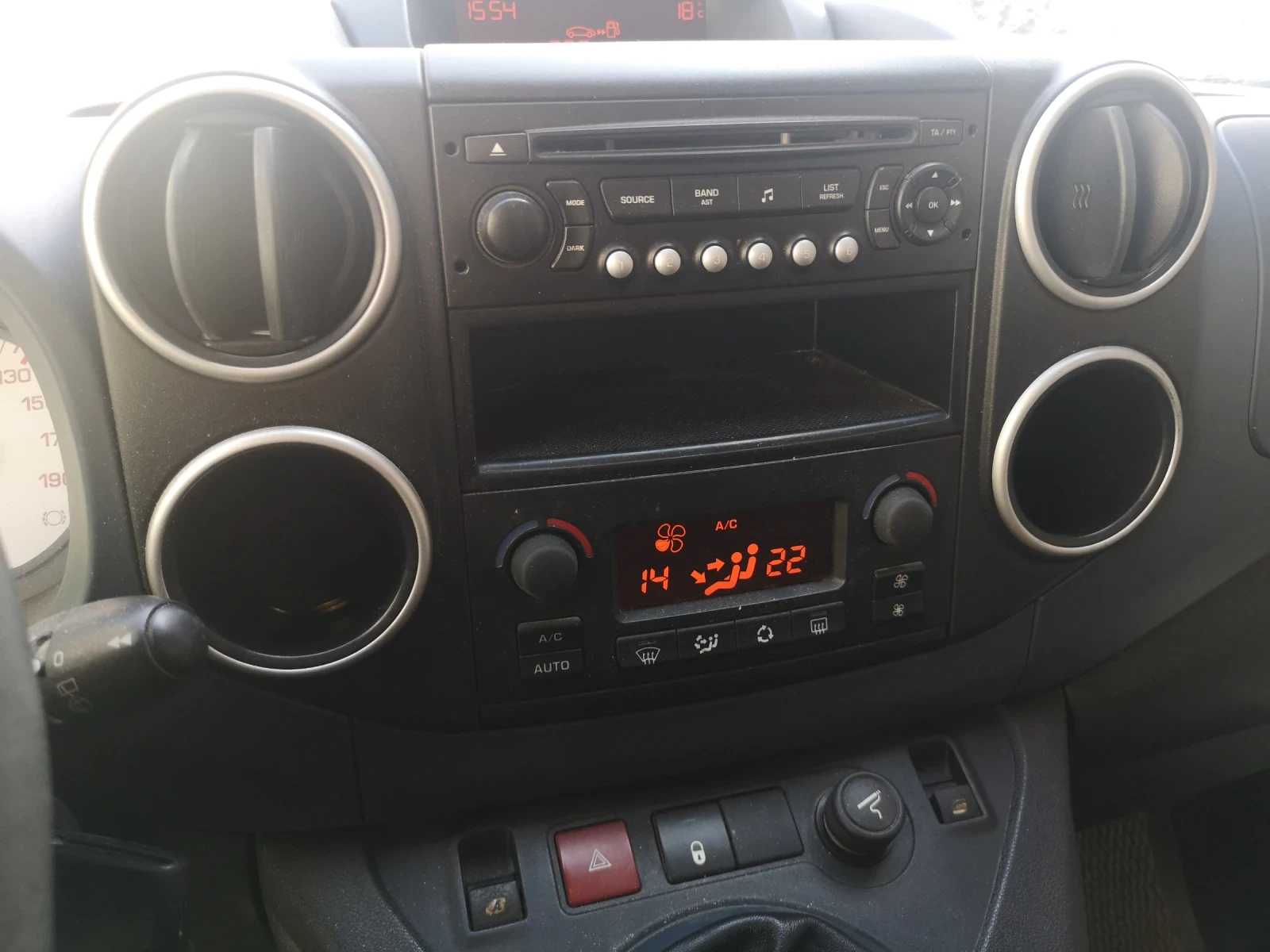 Peugeot Partner 1.6HDI, снимка 14 - Автомобили и джипове - 53953121