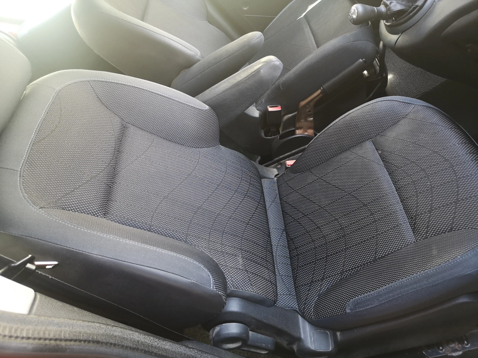 Peugeot Partner 1.6HDI, снимка 7 - Автомобили и джипове - 53953121