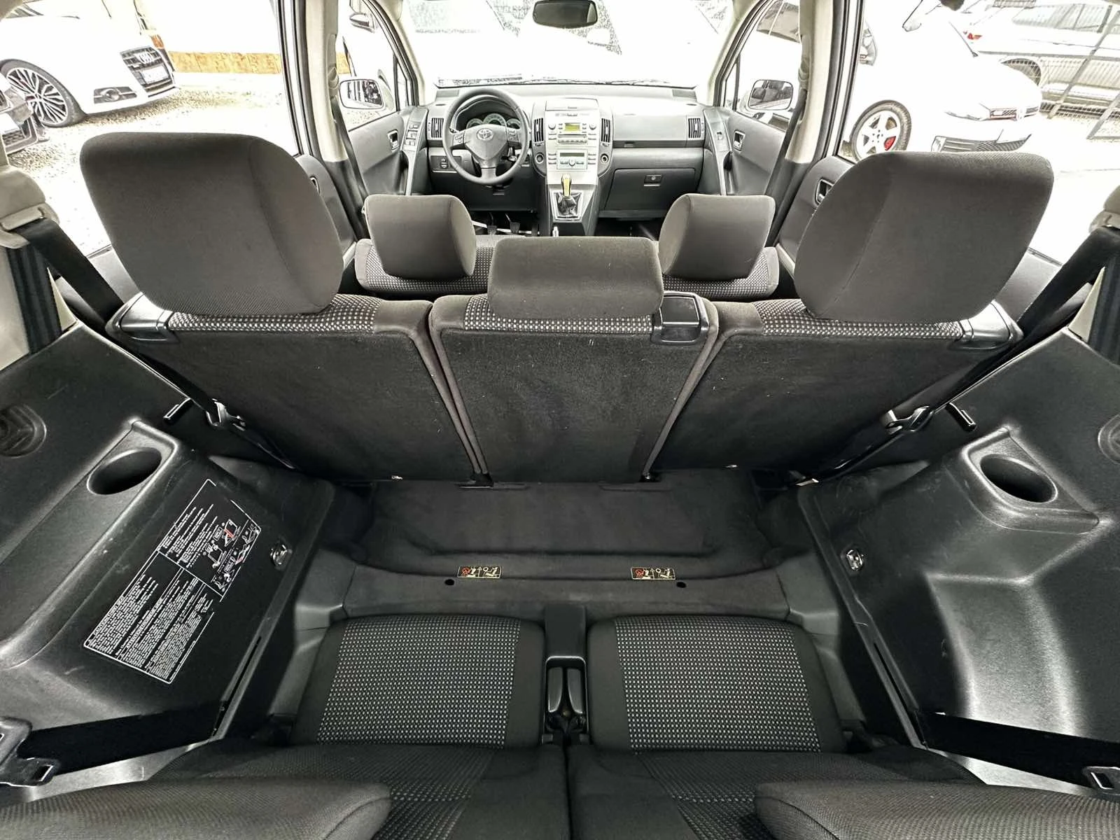 Toyota Corolla verso 2.2D-CAT 177HP 6+ 1, снимка 9 - Автомобили и джипове - 53961134