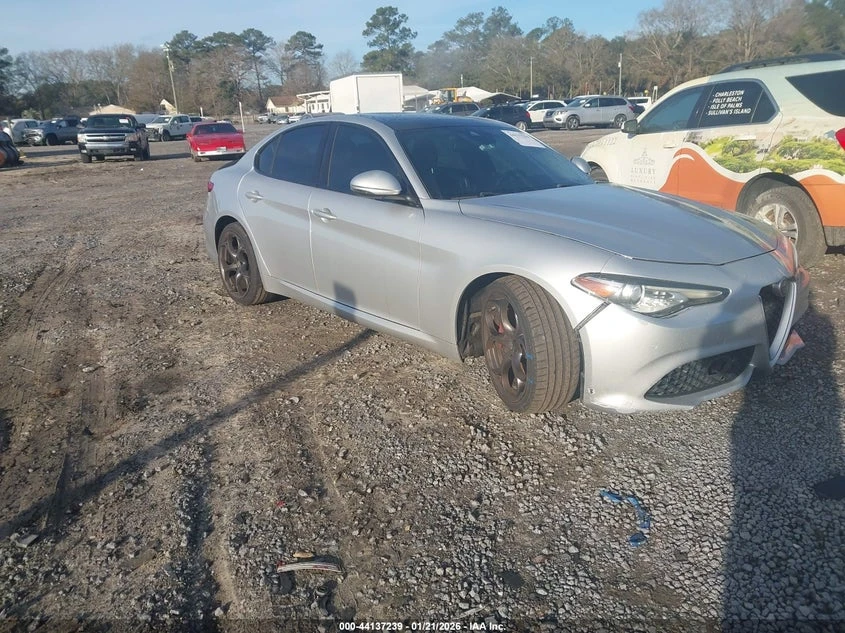 Alfa Romeo Giulia 2l Ti Rwd