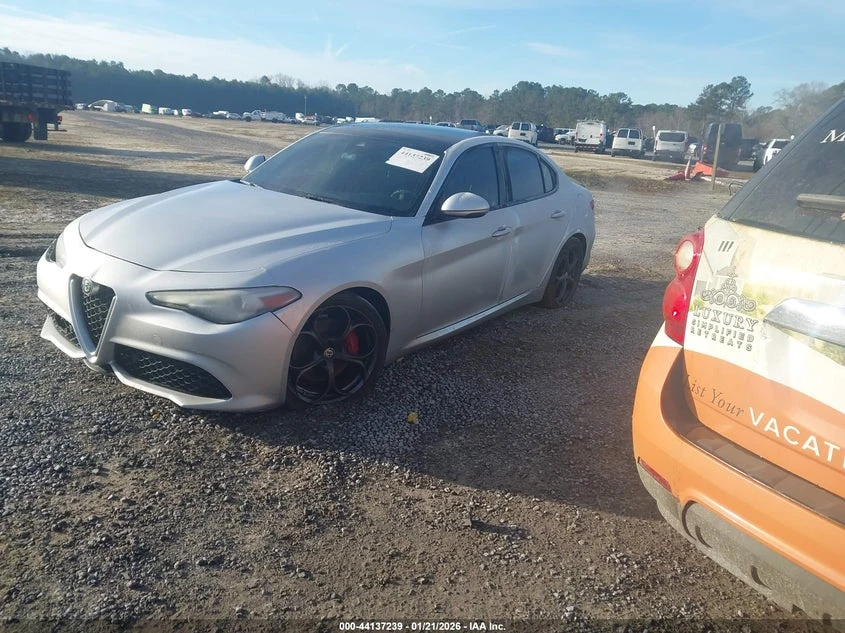 Alfa Romeo Giulia 2l Ti Rwd, снимка 2 - Автомобили и джипове - 54141621