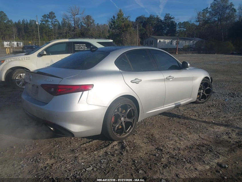 Alfa Romeo Giulia 2l Ti Rwd, снимка 4 - Автомобили и джипове - 54141621