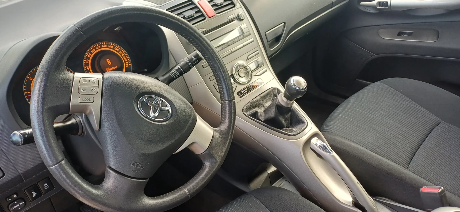 Toyota Auris 1.4/90к.с., снимка 7 - Автомобили и джипове - 56364500