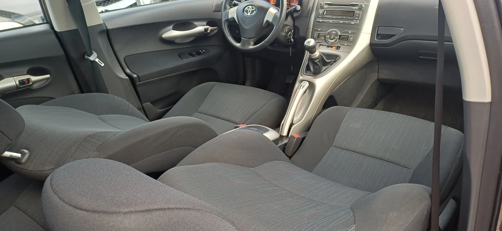 Toyota Auris 1.4/90к.с., снимка 11 - Автомобили и джипове - 56364500