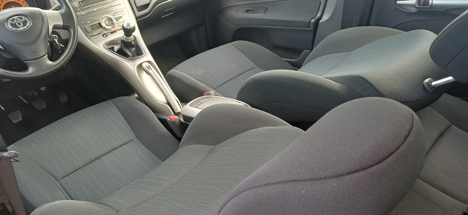 Toyota Auris 1.4/90к.с., снимка 9 - Автомобили и джипове - 56364500