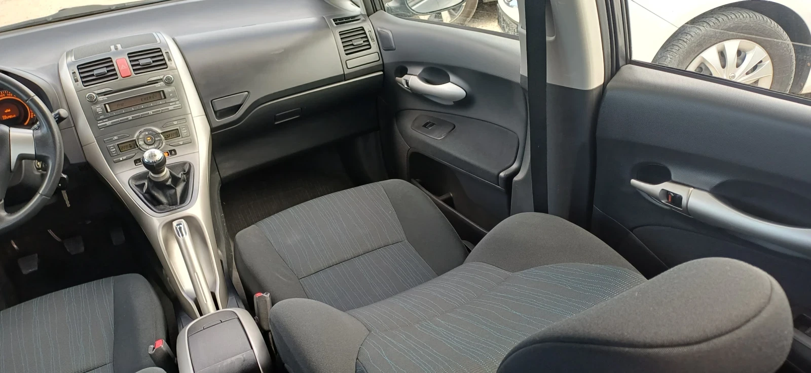 Toyota Auris 1.4/90к.с., снимка 13 - Автомобили и джипове - 56364500