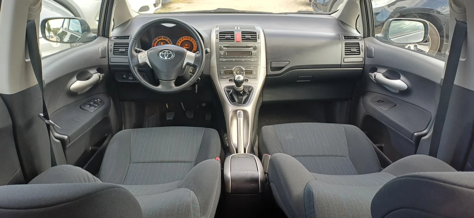 Toyota Auris 1.4/90к.с., снимка 10 - Автомобили и джипове - 56364500