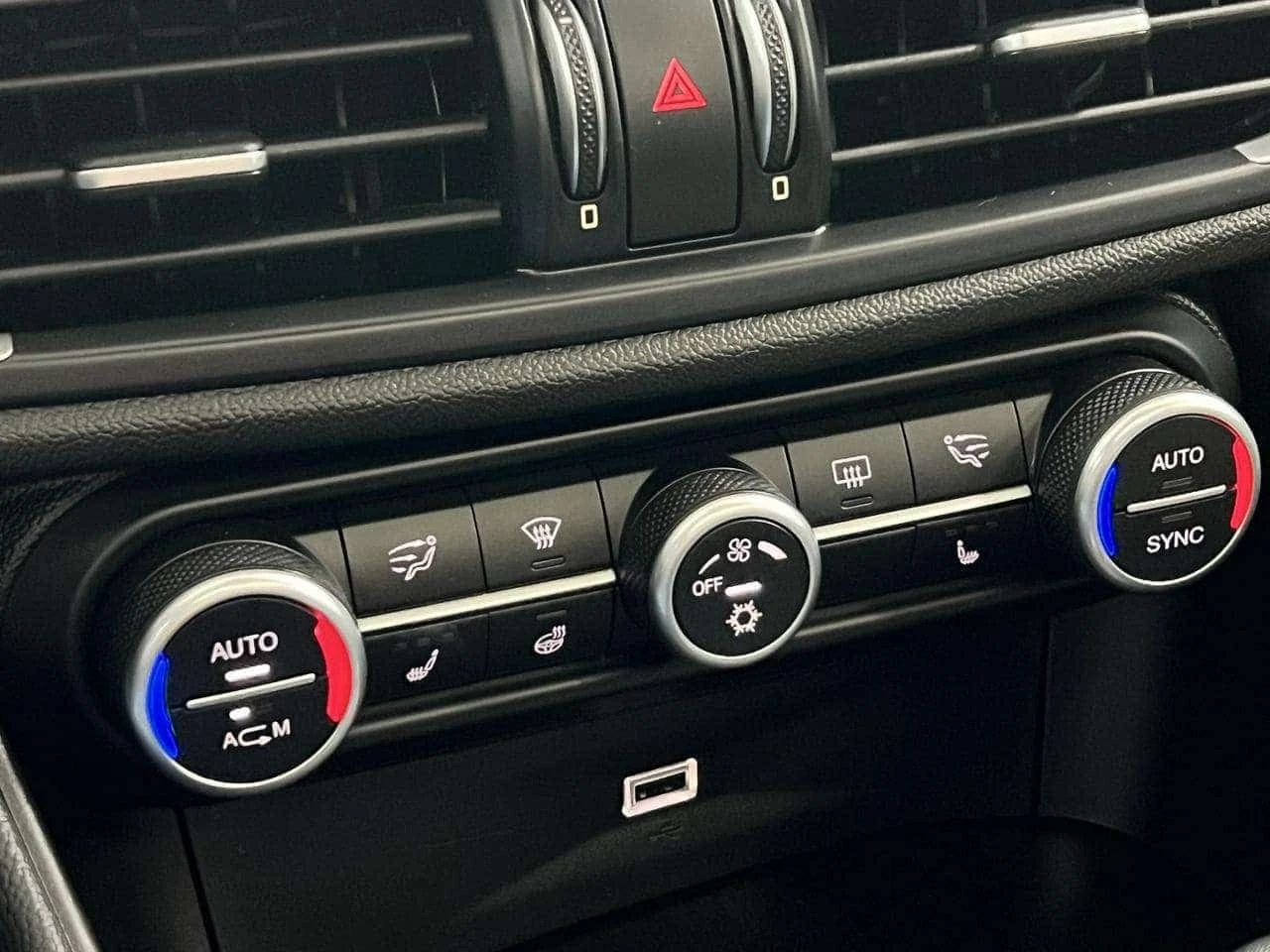 Alfa Romeo Giulia * 2.0 Turbo 16V Ti Sport AWD * 8ZF * CARFAX *  | Mobile.bg � ����������� 16