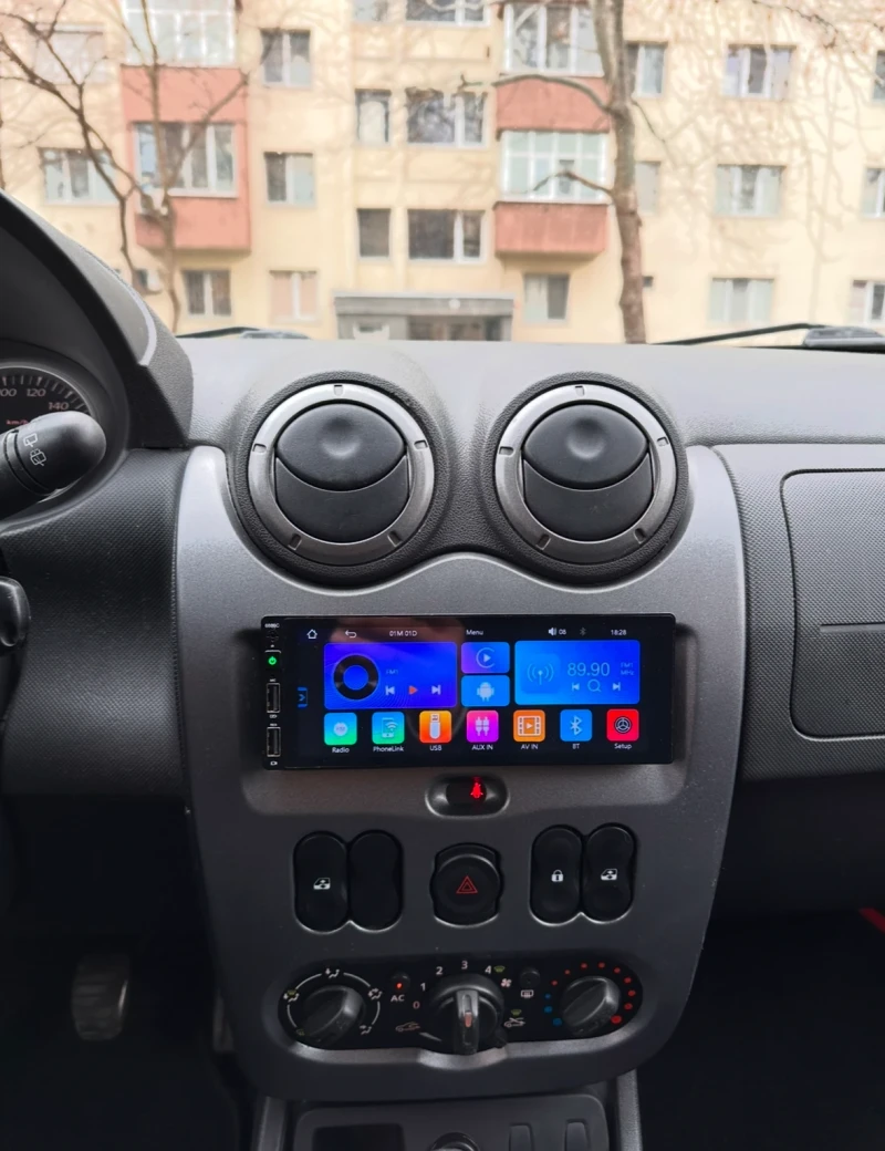 Dacia Duster 1.6i LED/Климатик/Мултимедия/OFF-road пакет, снимка 13 - Автомобили и джипове - 49383490