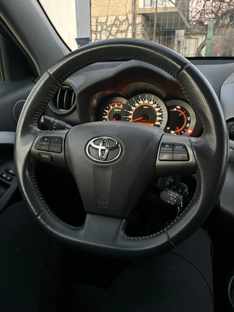 Toyota Rav4 2.2 D4D , снимка 11 - Автомобили и джипове - 49392279