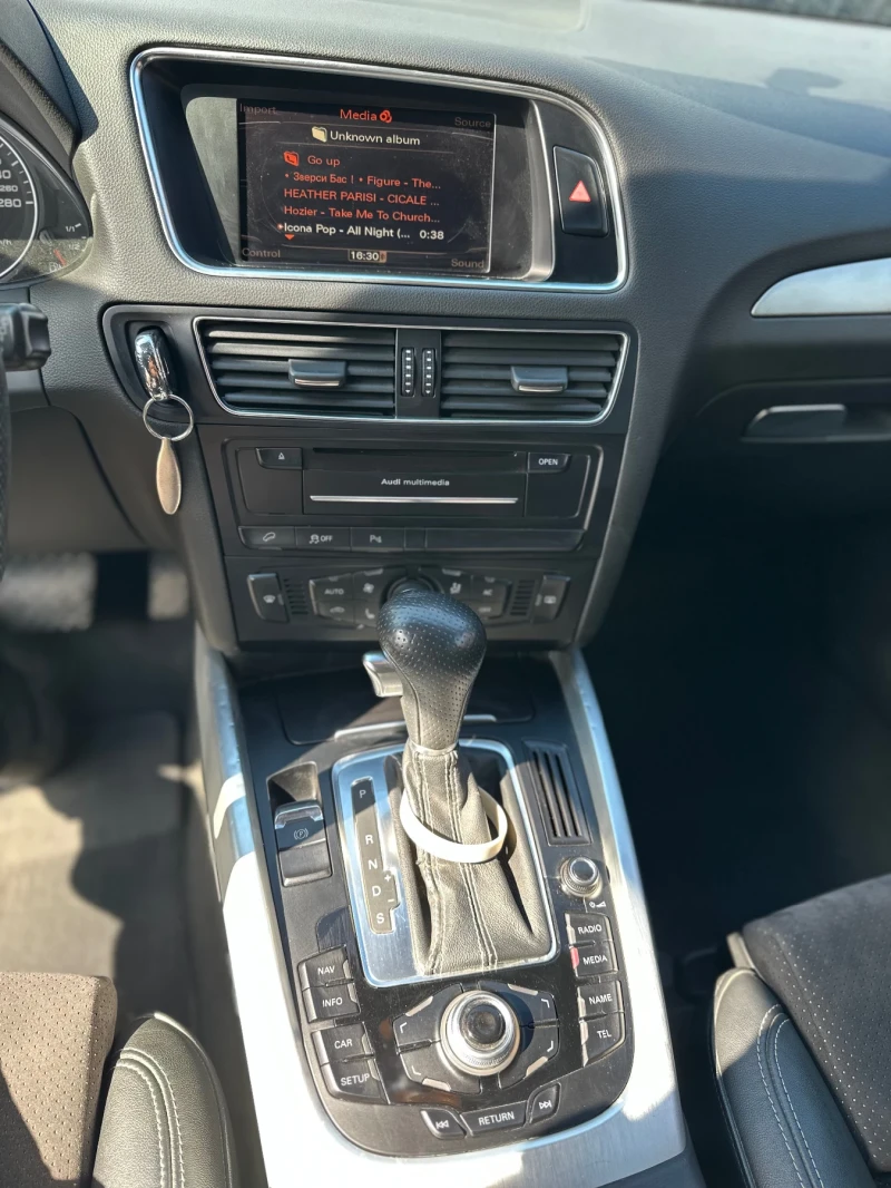 Audi Q5, снимка 15 - Автомобили и джипове - 52454095