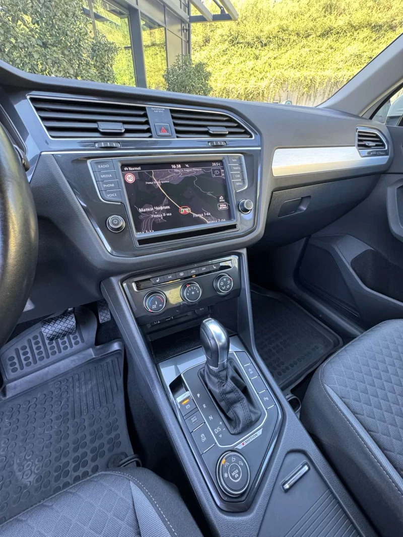 VW Tiguan, снимка 15 - Автомобили и джипове - 51445255