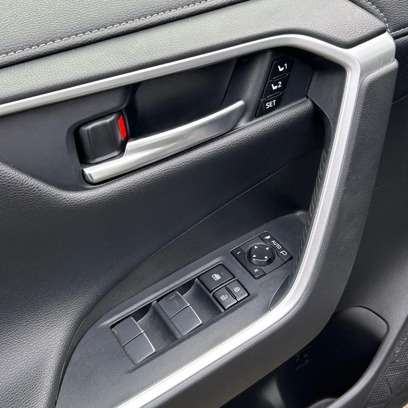 Toyota Rav4 2.5 Hybrid, снимка 10 - Автомобили и джипове - 51905314