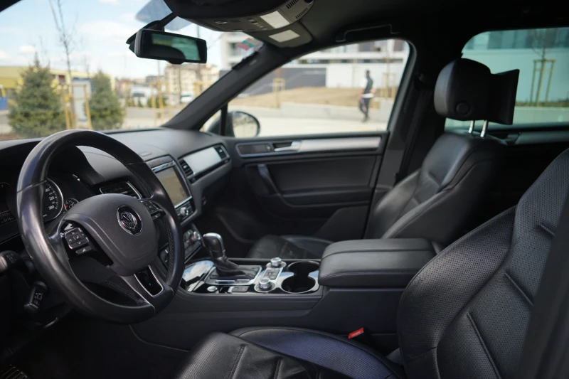 VW Touareg 3.0 TDI, снимка 8 - Автомобили и джипове - 52588312