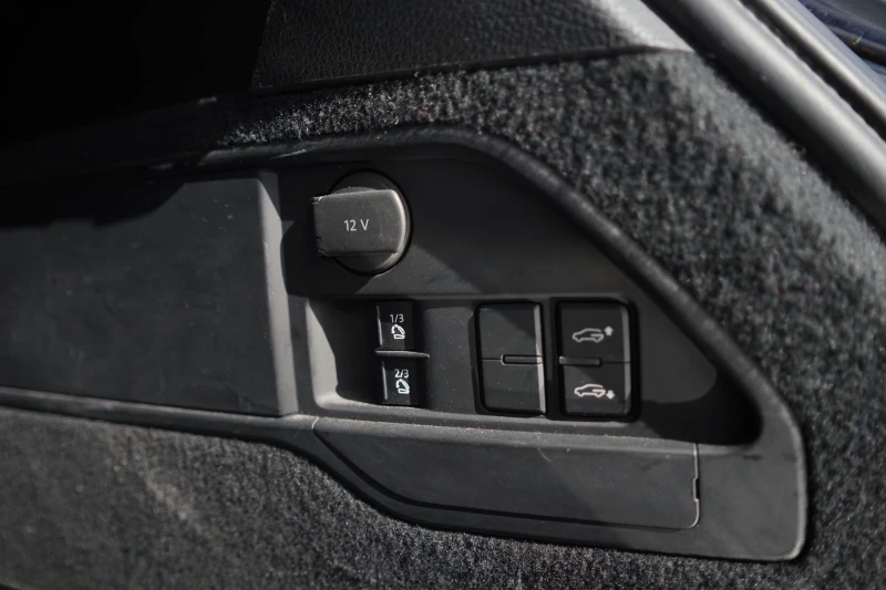 VW Touareg 3.0 TDI, снимка 13 - Автомобили и джипове - 52588312