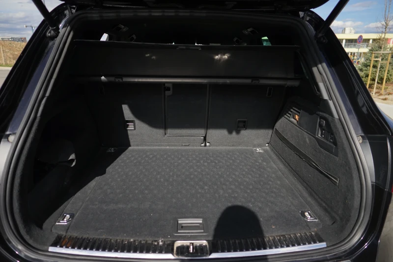 VW Touareg 3.0 TDI, снимка 14 - Автомобили и джипове - 52588312