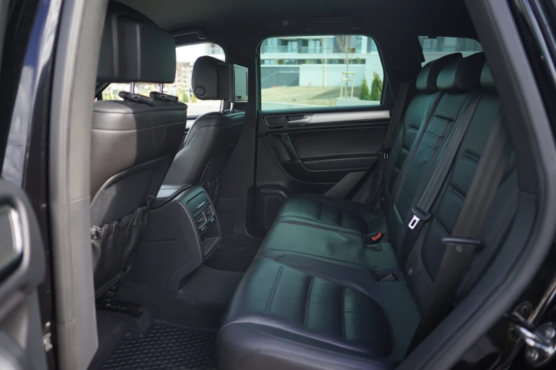 VW Touareg 3.0 TDI, снимка 12 - Автомобили и джипове - 52588312