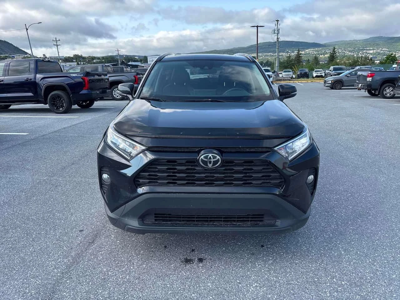 Toyota Rav4 XLE | CARFAX | АВТОКРЕДИТ БЕЗ ПЪРВОНАЧАЛНА ВНОСКА, снимка 2 - Автомобили и джипове - 55630940
