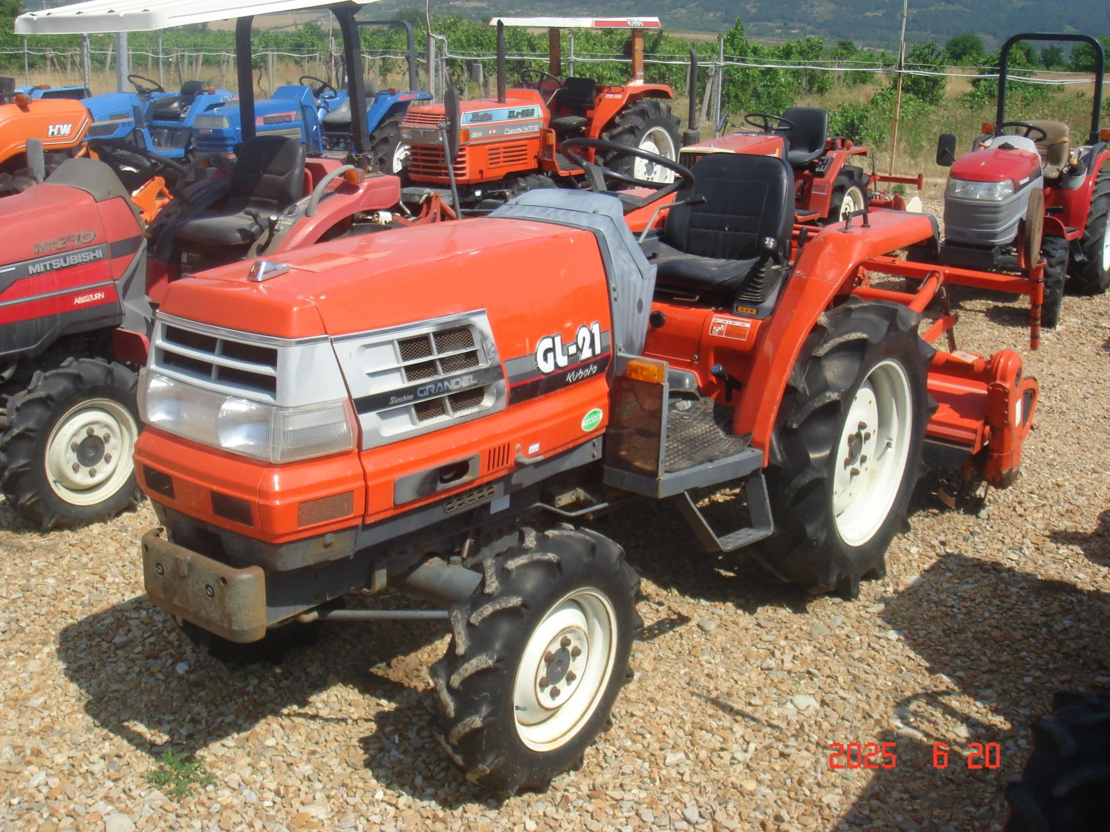 Трактор Kubota СКАЙТРАК, снимка 1