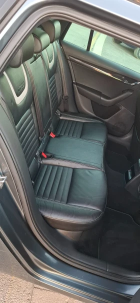 Skoda Octavia 2.0 VrS 184 DsG 19джанти Панорама , снимка 10