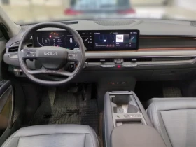 Kia EV9 COMFORT/385HP/7S/MASSAGE/AWD/360/AHK/HUD/MEMO/132q - 65199 € / 127518.16 лв. - 36132784 7
