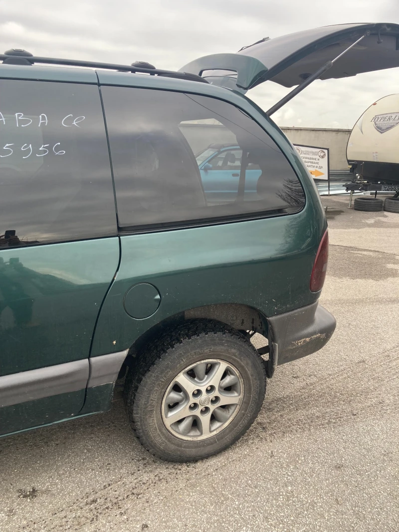 Chrysler Voyager 2, 4 Газ бензин, снимка 5 - Автомобили и джипове - 48326510