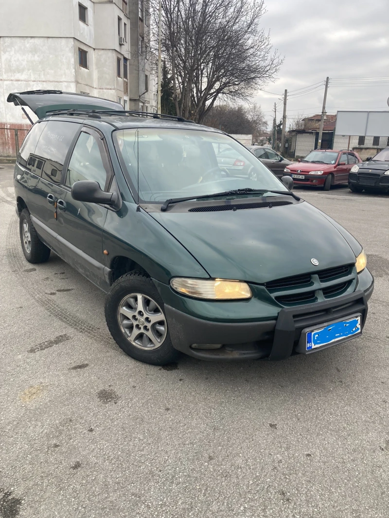 Chrysler Voyager 2, 4 Газ бензин, снимка 1 - Автомобили и джипове - 48326510