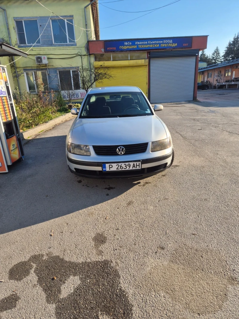 VW Passat, снимка 2 - Автомобили и джипове - 48560808