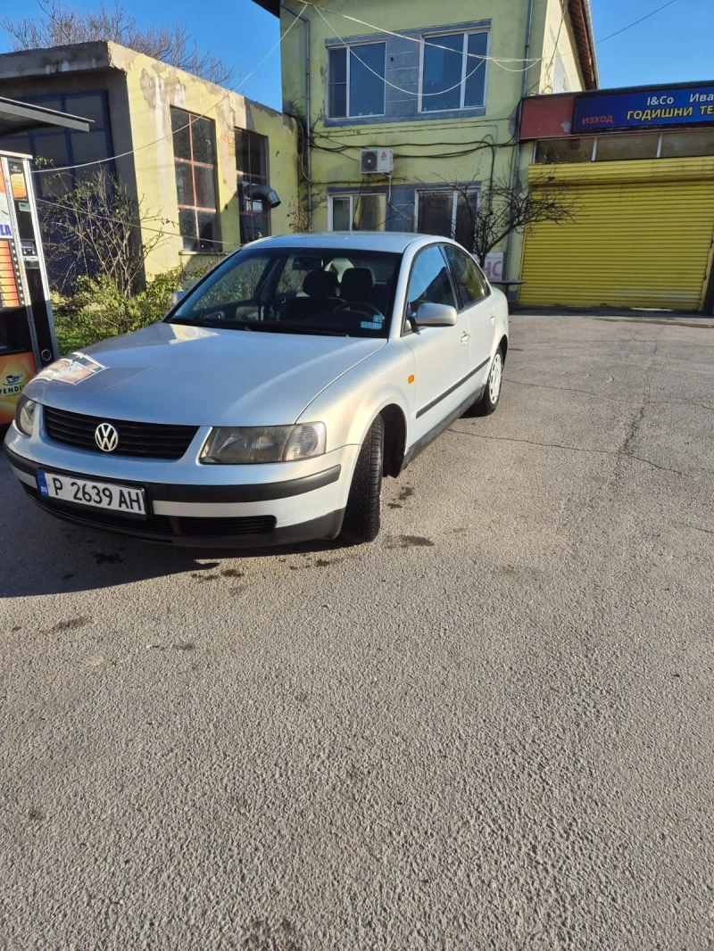 VW Passat, снимка 1 - Автомобили и джипове - 48560808