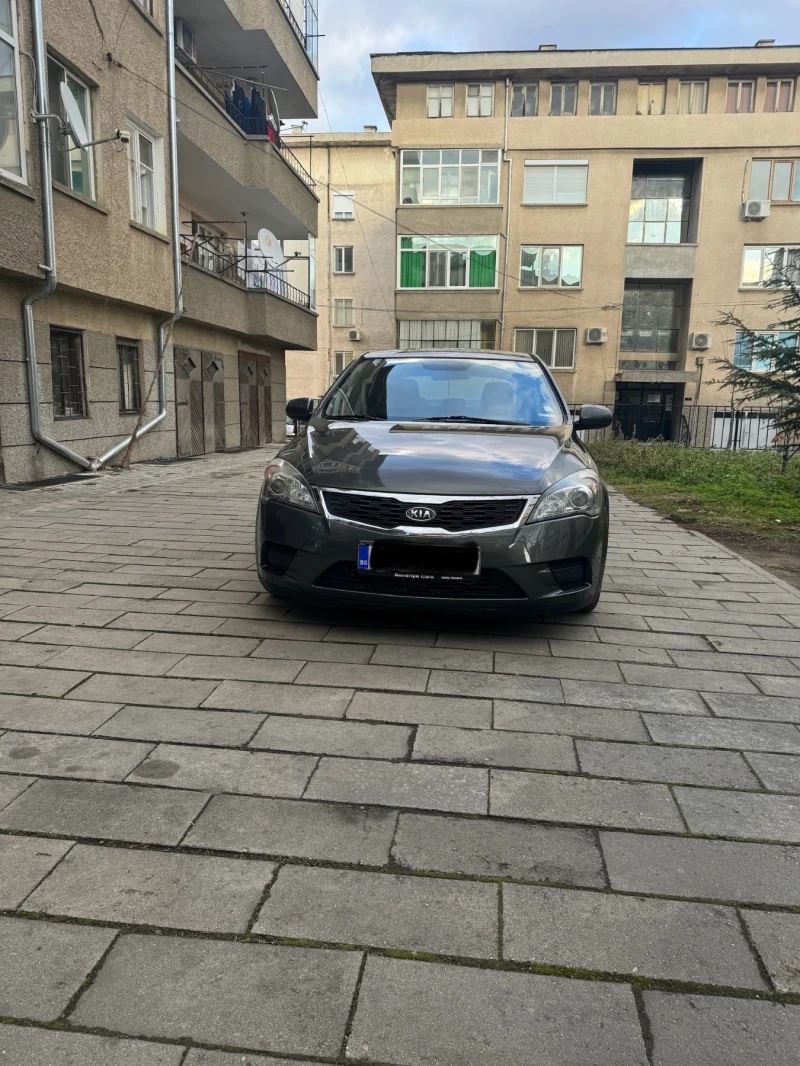 Kia Ceed 1.6 CRDI-90k.s, снимка 2 - Автомобили и джипове - 49347917