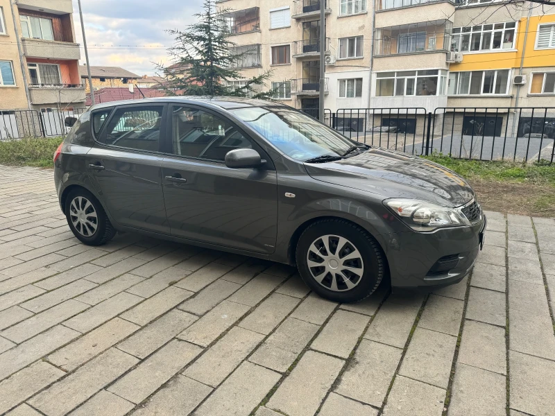 Kia Ceed 1.6 CRDI-90k.s, снимка 5 - Автомобили и джипове - 49347917