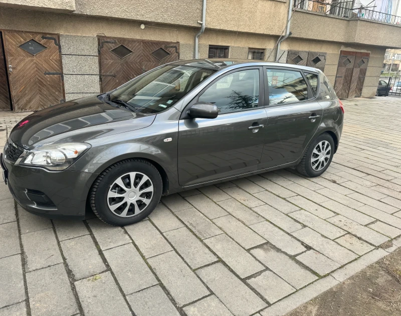 Kia Ceed 1.6 CRDI-90k.s, снимка 6 - Автомобили и джипове - 49347917