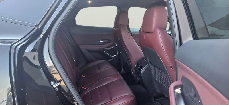 Jaguar E-pace 2.0, снимка 10 - Автомобили и джипове - 52077319