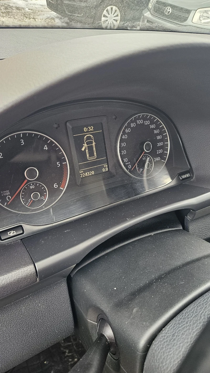 VW Touran 1.6tdi.105ks.6skorosti, снимка 11 - Автомобили и джипове - 52954422