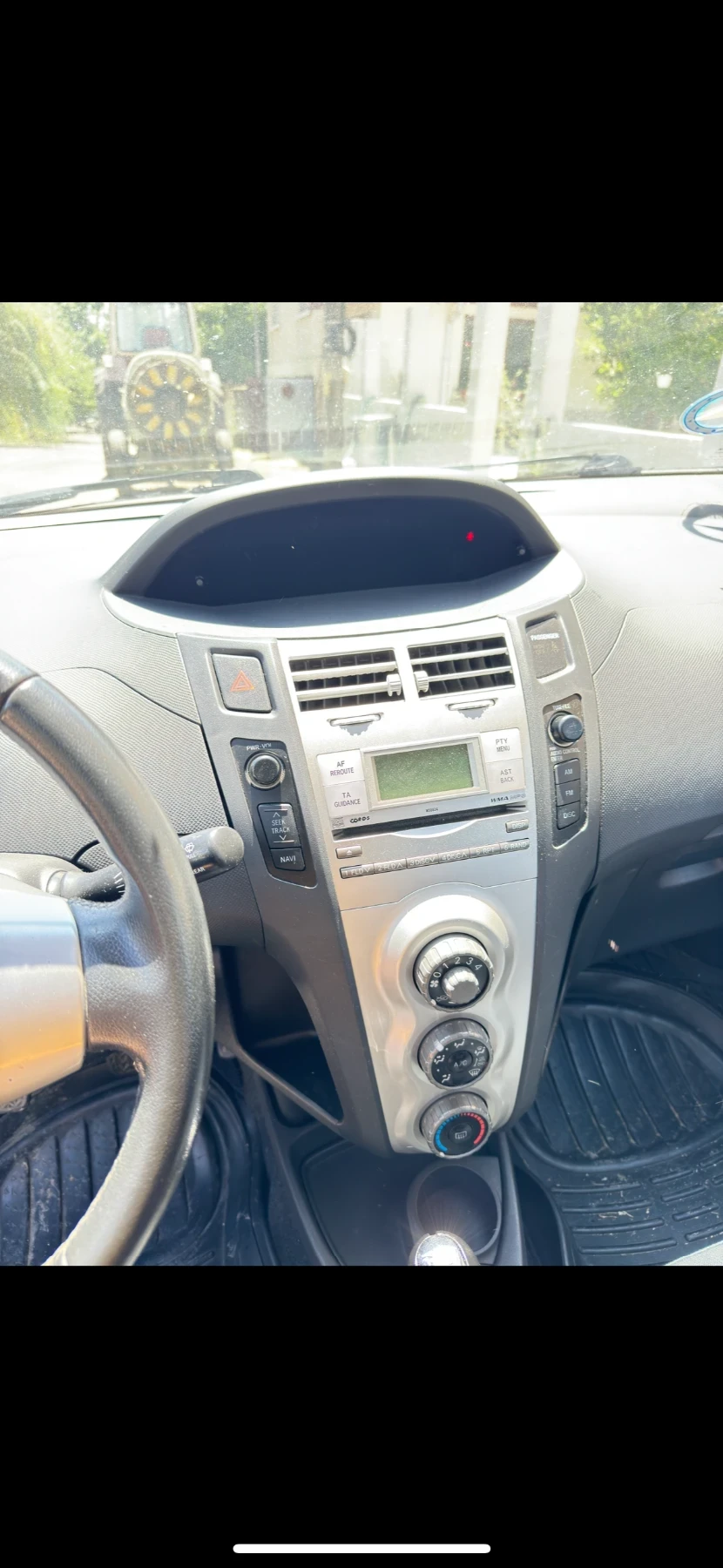 Toyota Yaris  - изображение 8