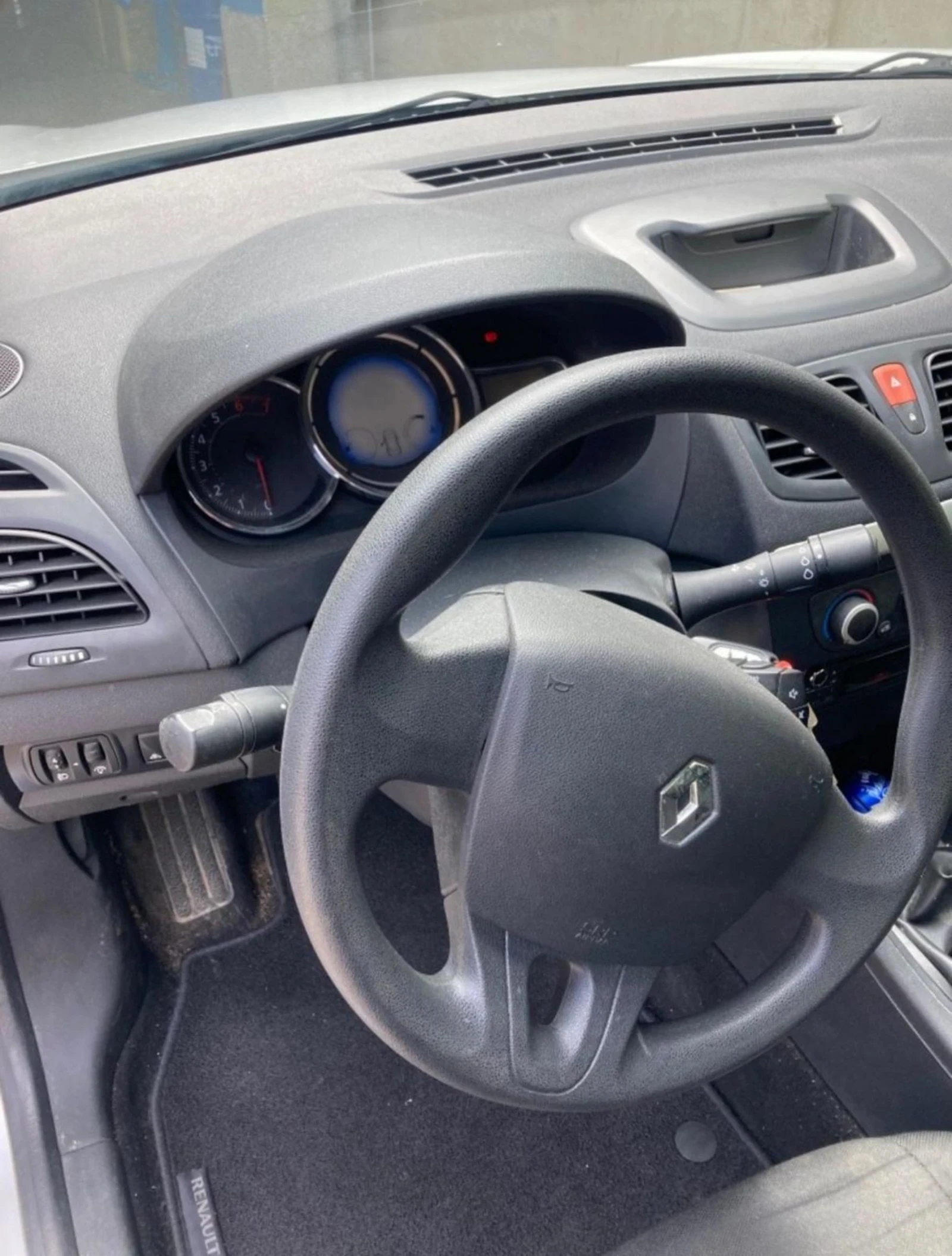Renault Fluence 1, 6 LPG - изображение 7