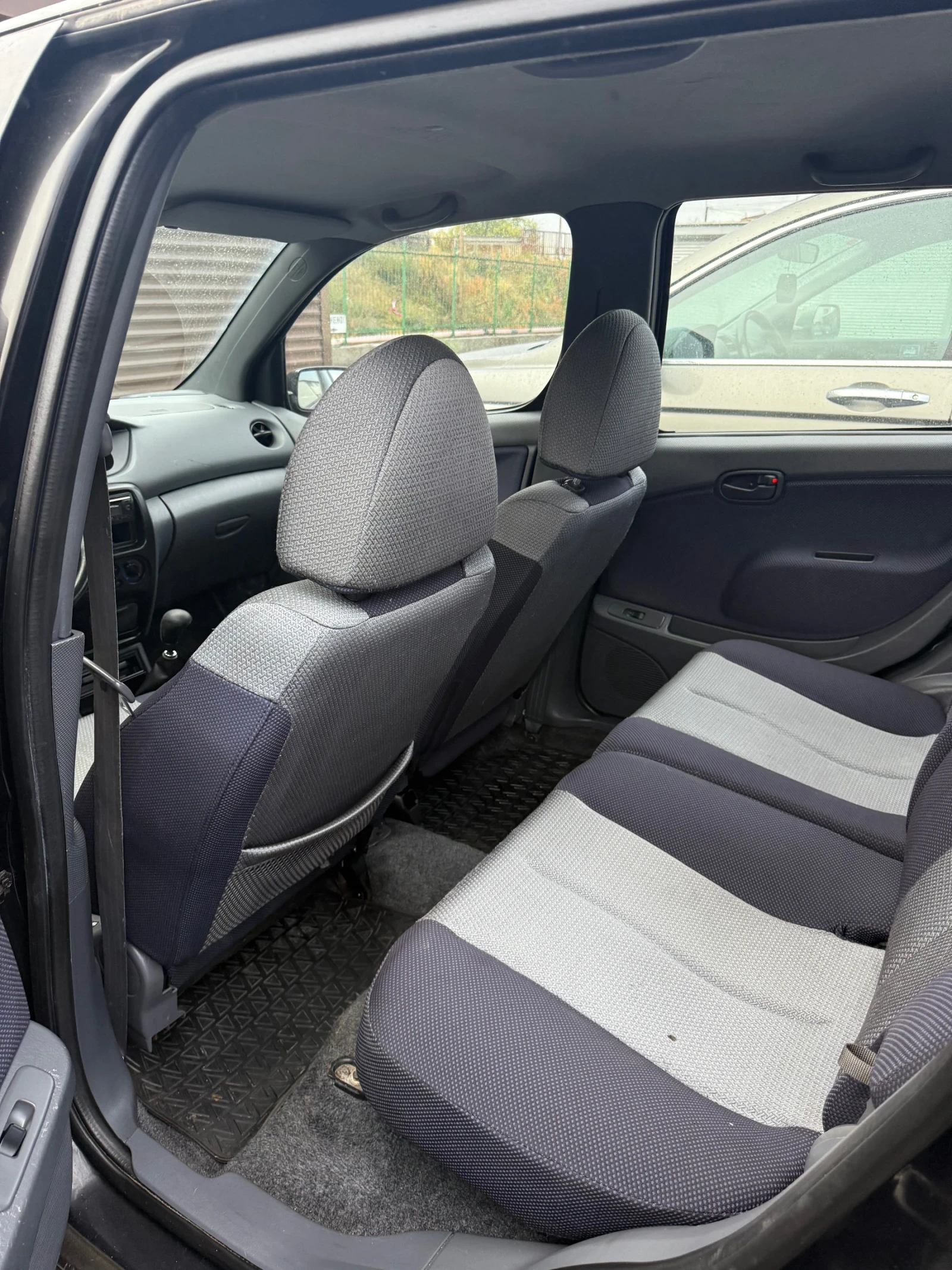 Daihatsu Yrv 1.3i Климатик - изображение 8