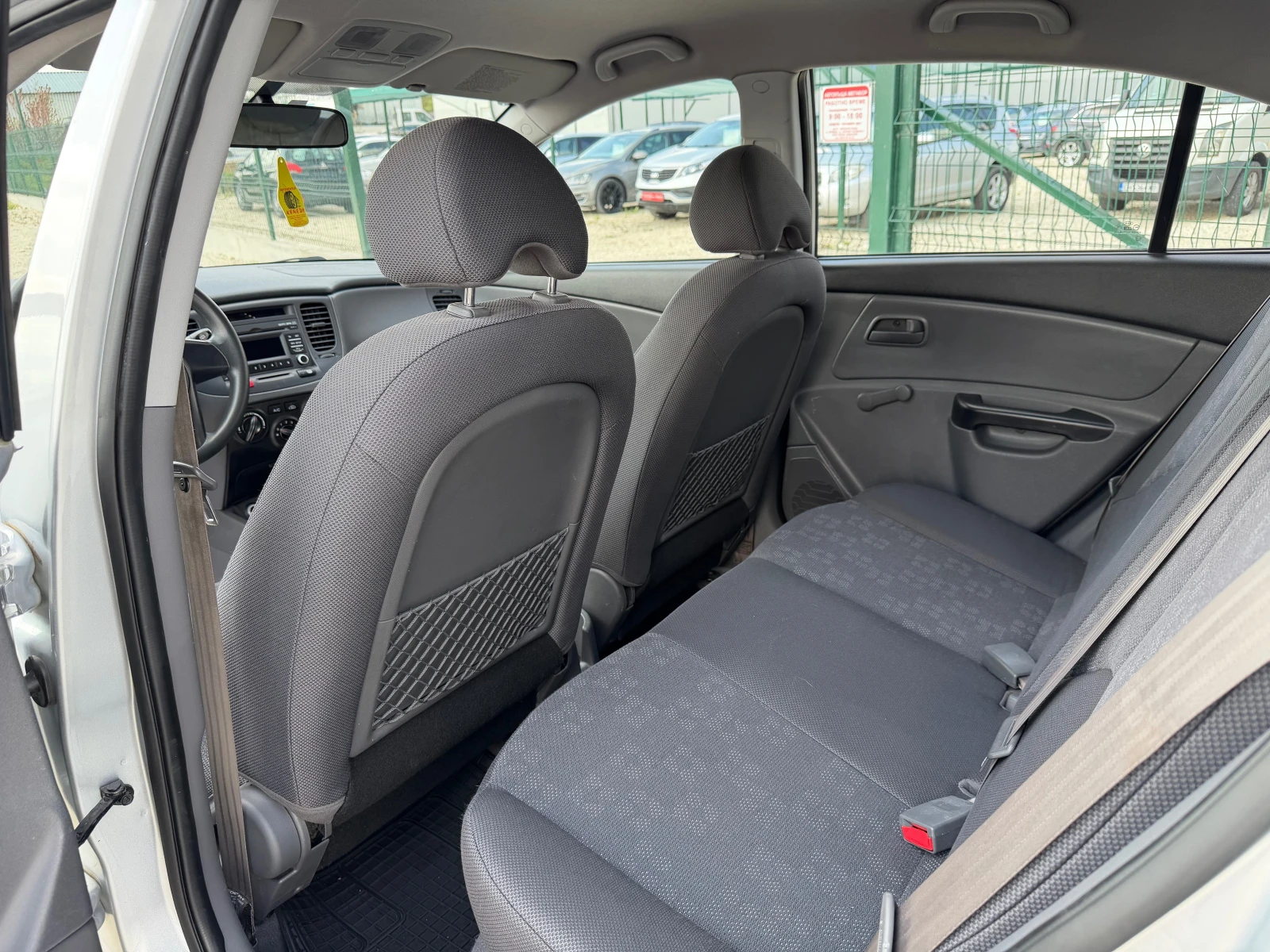 Kia Rio 1.4i/75p.s-Facelift-Klima, снимка 11 - Автомобили и джипове - 52436143