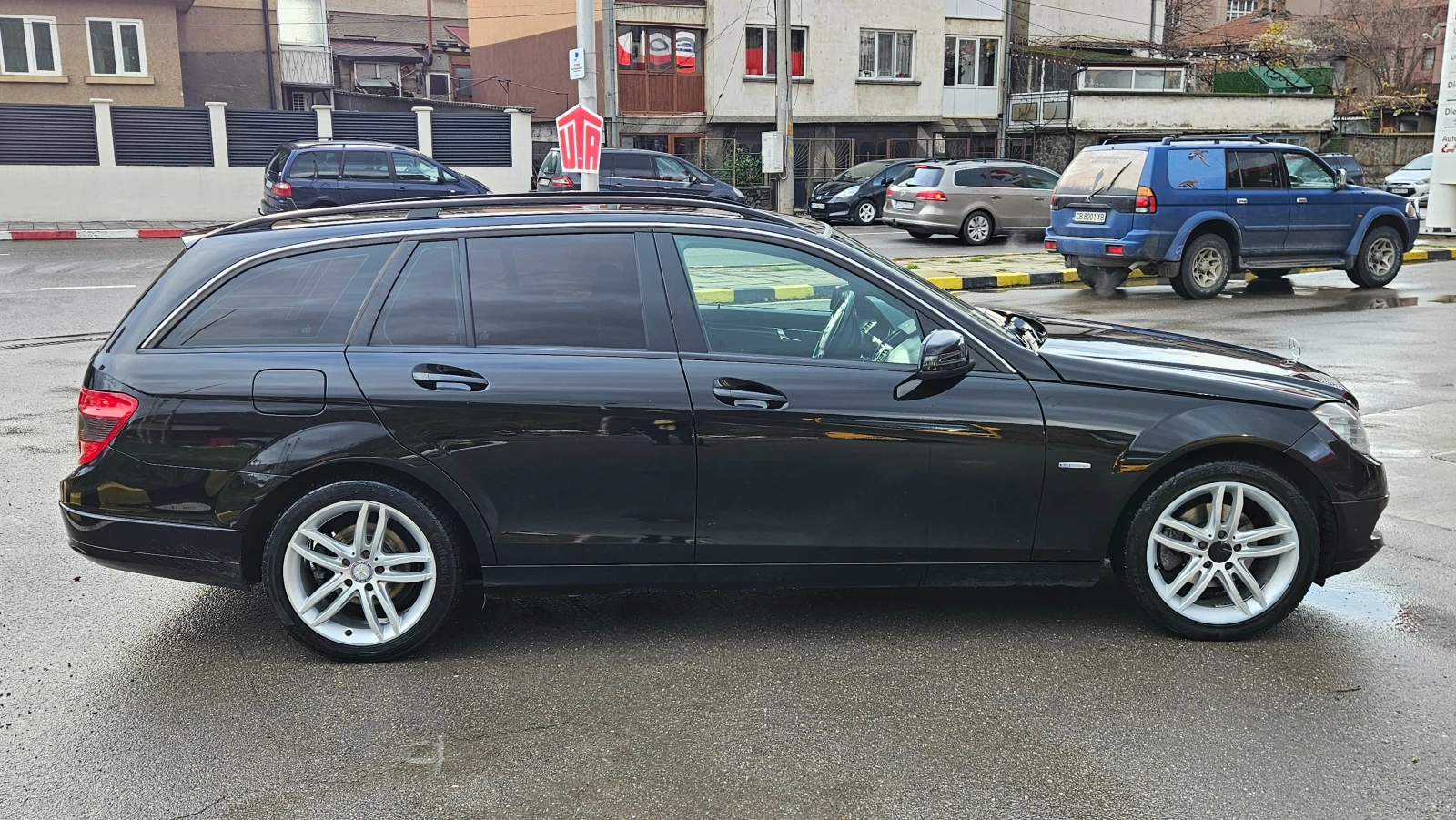 Mercedes-Benz C 180 BENZIN/AVTOMAT/NAVIGACIA - изображение 6