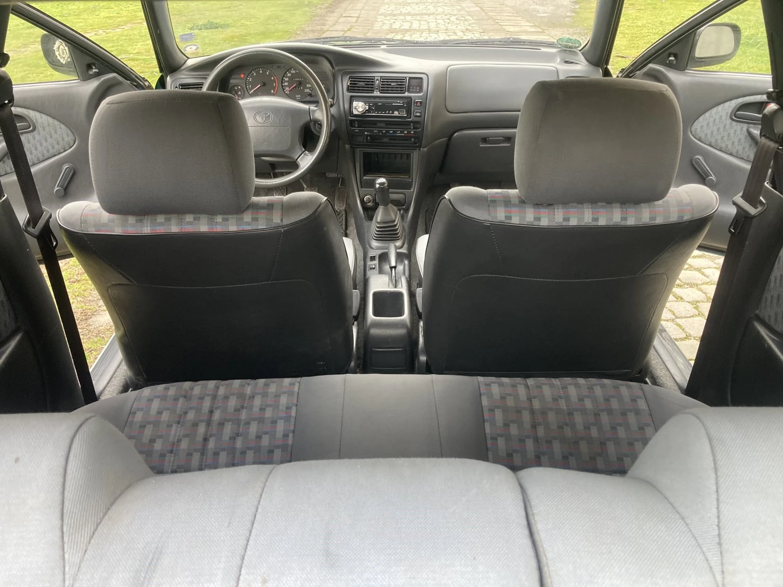 Toyota Corolla 1.3 Бензин, снимка 8 - Автомобили и джипове - 53717028