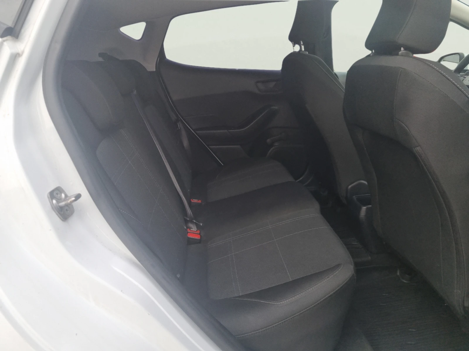 Ford Fiesta 1.1L, снимка 12 - Автомобили и джипове - 53818895