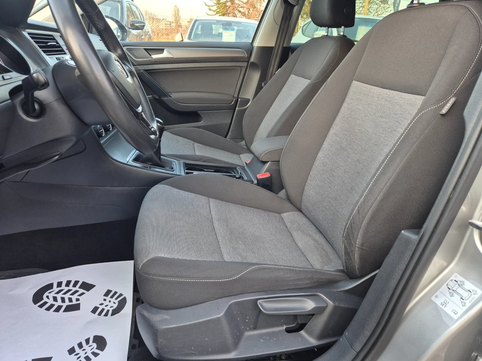 VW Golf 1.6TDI-90k.s., снимка 8 - Автомобили и джипове - 53870095