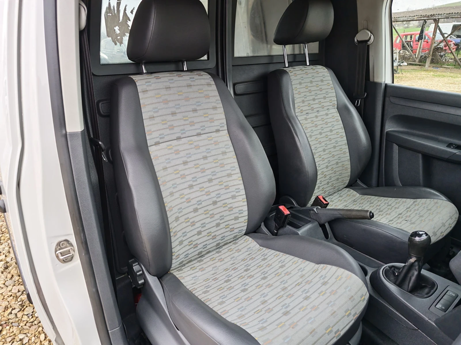 VW Caddy 1.6 TDI , снимка 12 - Автомобили и джипове - 53939590